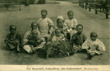 Carl Marquardt's Schaustellung "Das Sudanesendorf". Kindergruppe. 