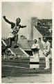 80. Olympische Spiele Berlin 1936. Jesse Owens (U.S.A.) erringt im Weitsprung die Goldmedaille. 