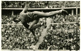 60. Olympische Spiele Berlin 1936. Der Olympiasieger im Hochsprung, Cornelius Johnson (U.S.A.) 
