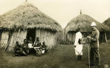 Unsere Kolonien. Serie VII 10 Eine photographische Aufnahme einer Eingeborenen-Familie in Deutsch-Ost-Afrika 